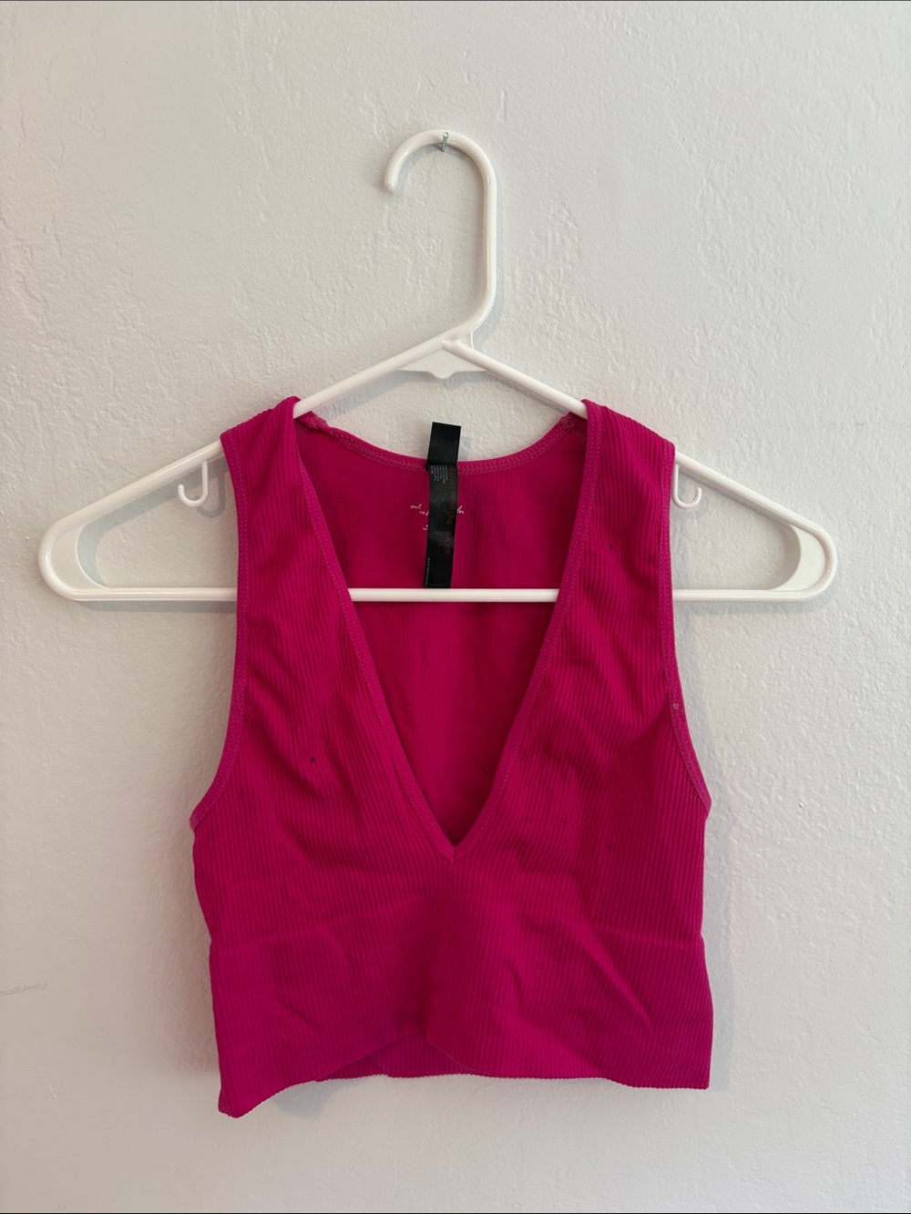 Urban Outfitters Ribbed V-Neck Crop Tank - Fuchsia